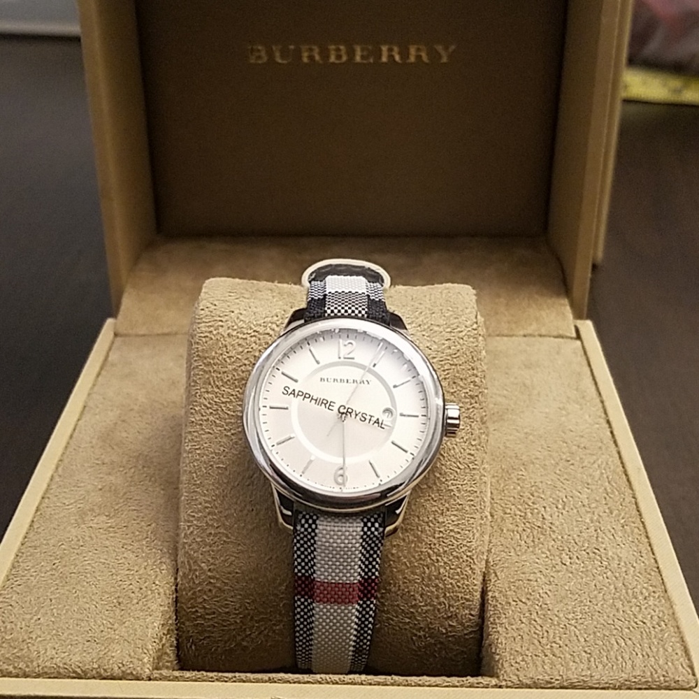 Burberry Classic Round 32MM Fabric Strap